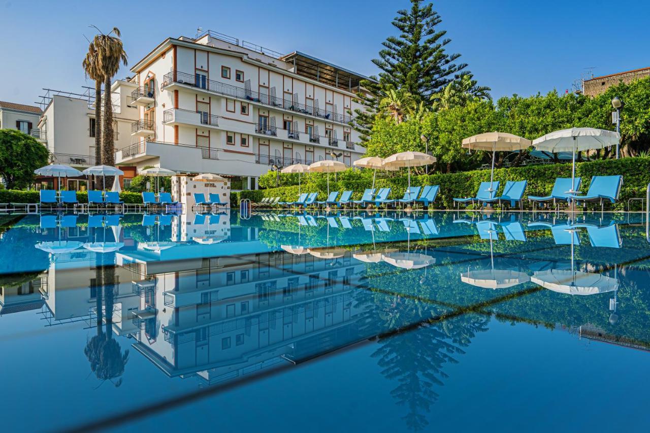 Aequa Hotel Vico Equense Esterno foto